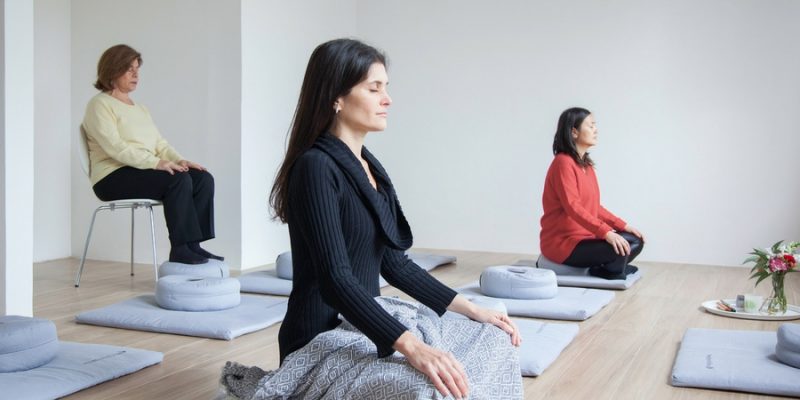 Posição: é preciso sentar no chão para meditar?